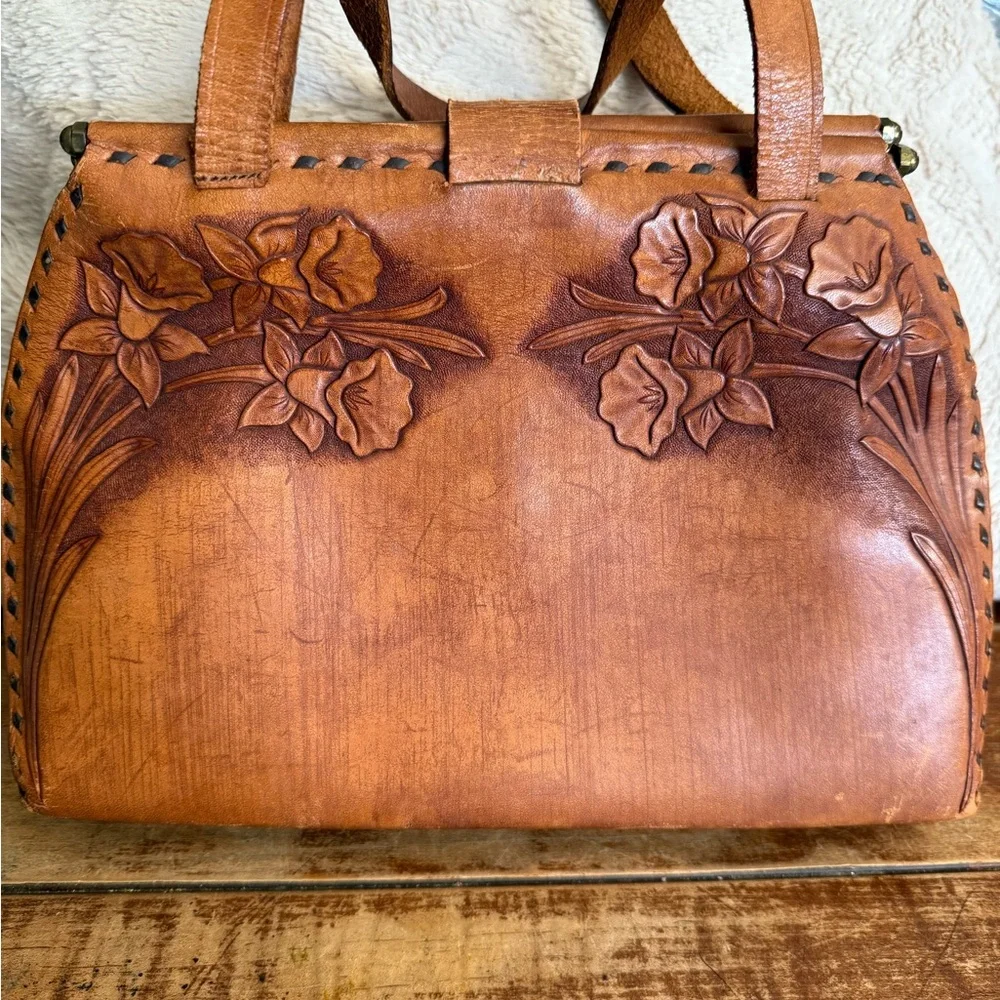 Vintage Tan Satchel / Hand bag with Floral Tooling and Gold-Toned Closure - Picture 5 of 11